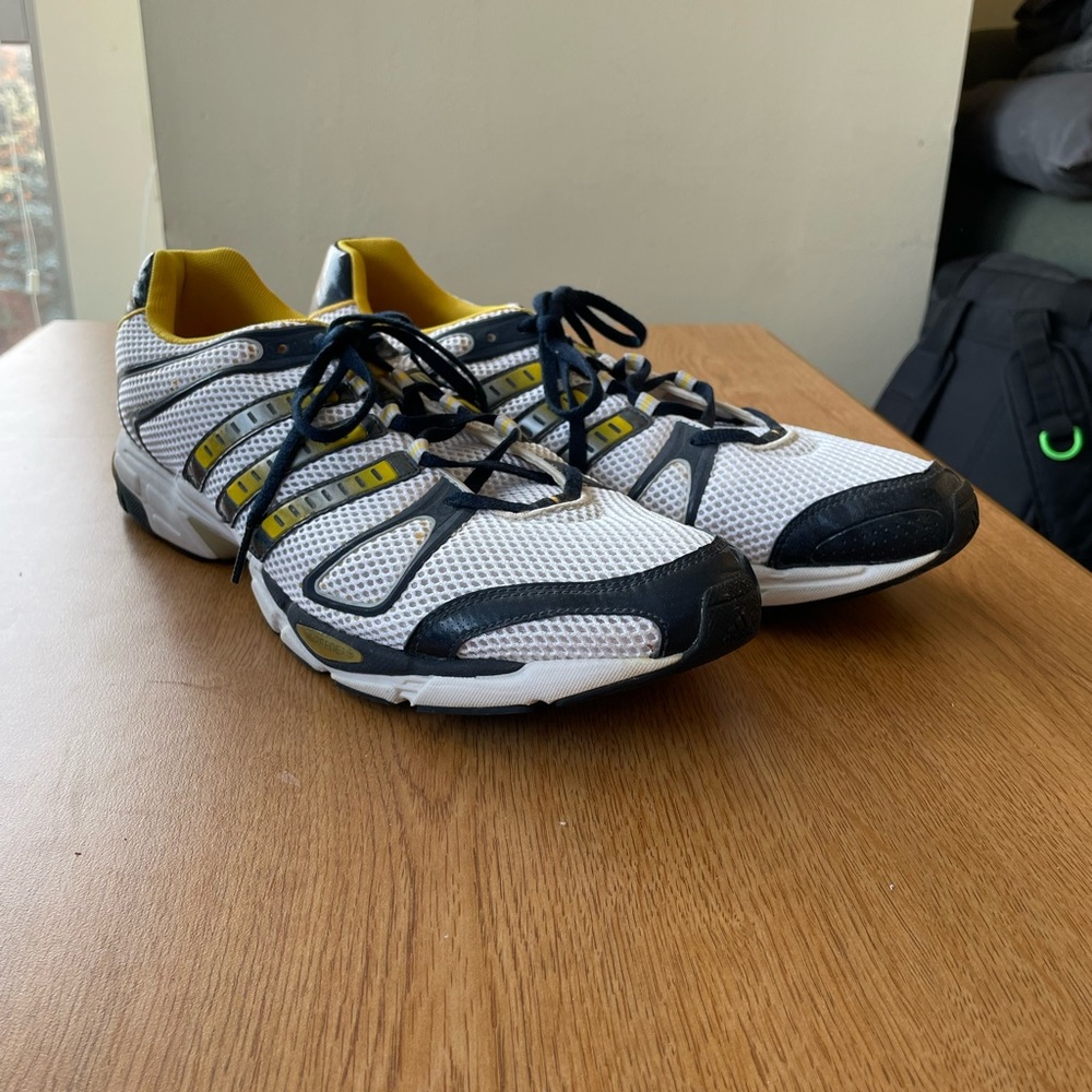 SOLD✅Adidas Response Training Shoe - Picture 1 of 7